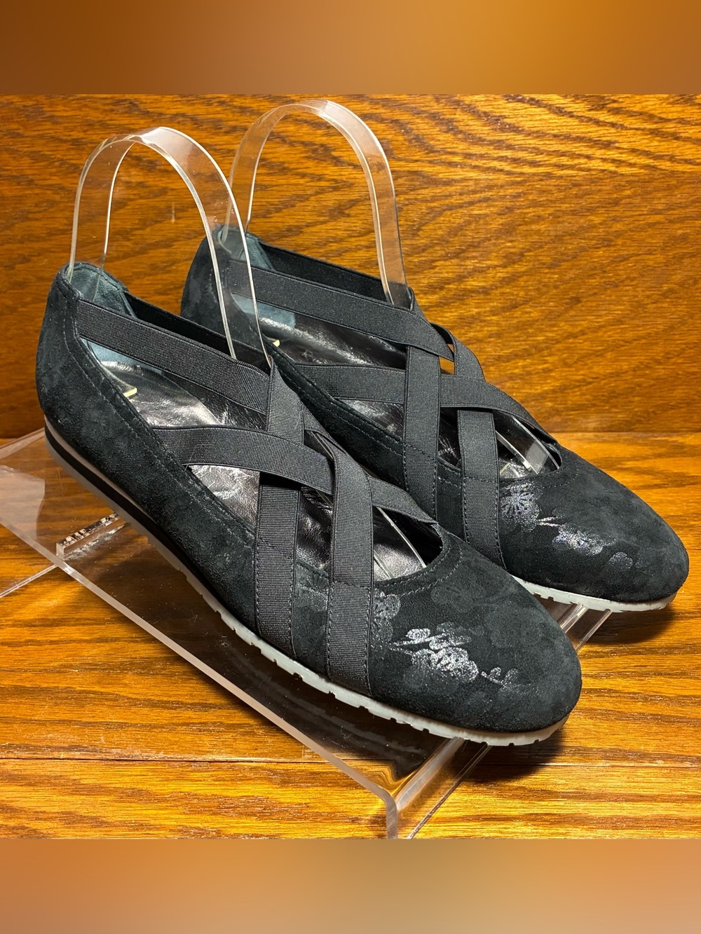 Amalfi by Rangoni Shimmery Floral Black Suede Criss Cross Strap Flats Size 7